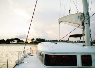 Yacht Infinity Sails For Rental Exterior