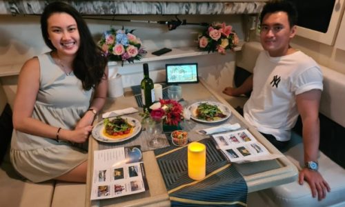 Cosy Dining In Yacht Singapore